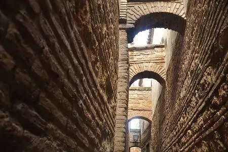 La Casa de las Cabezas: Alcázar, antigua sinagoga, corrala y ahora, museo en peligro