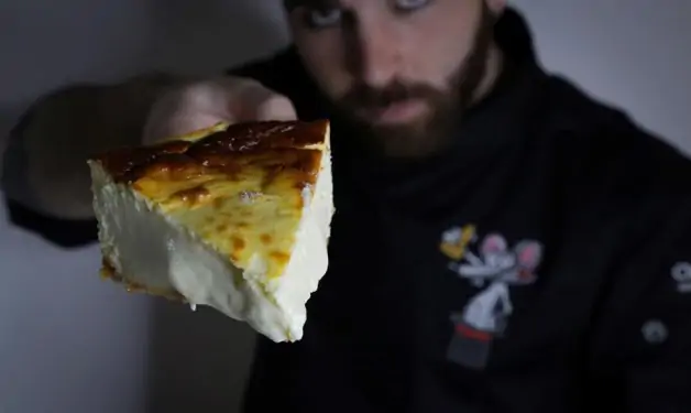 Adrià Viladomat, el mago de las tartas de queso