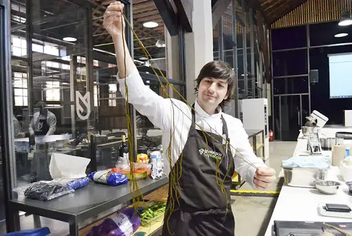 Sergio Bastard: No voy a dejar la alta cocina, yo lleno La Casona del Judío