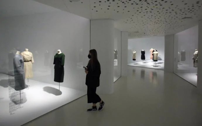 El Museo Balenciaga de Getaria conmemora el 50 aniversario de la muerte del modisto con la muestra ‘Carácter’