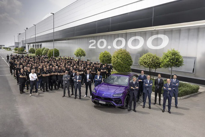 Lamborghini produce la unidad 20.000 del todocamino Urus