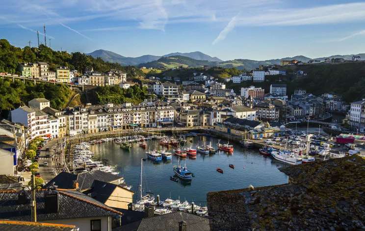 Luarca, la villa blanca de la costa verde