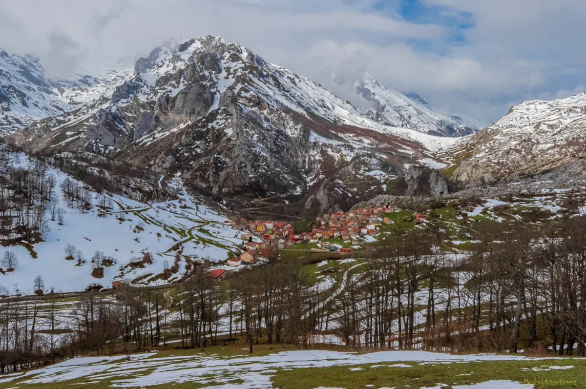 Sotres, el pueblo más alto de Asturias inmerso en los Picos de Europa