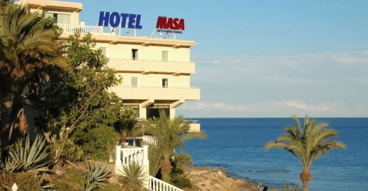 En venta uno de los hoteles más populares en un acantilado de Torrevieja por 6 millones