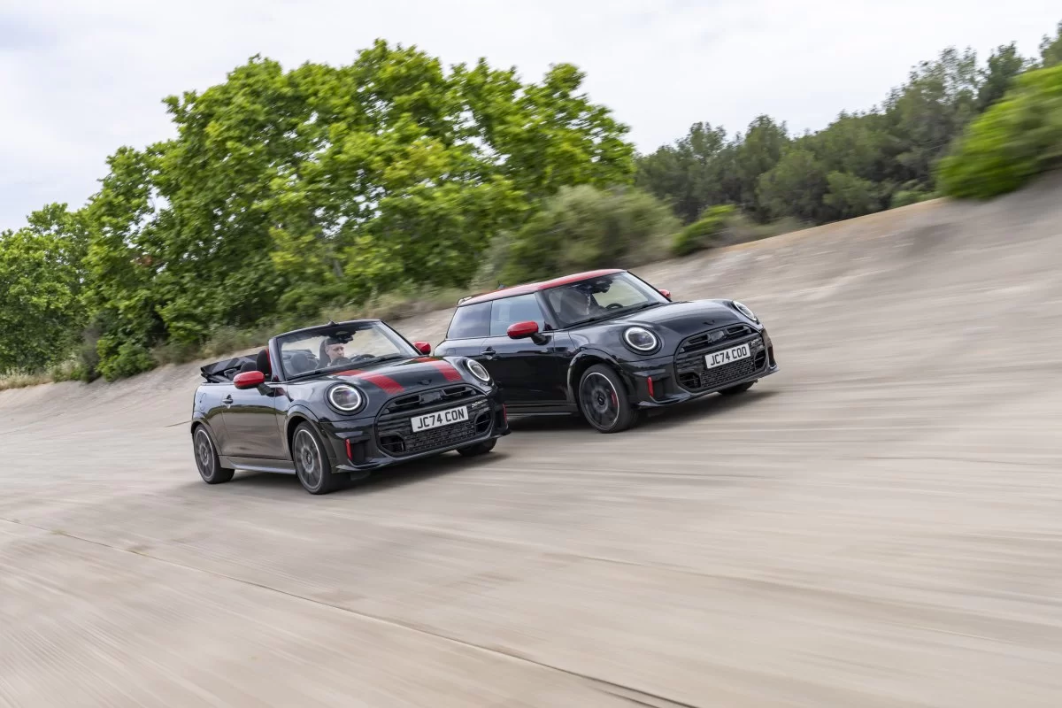 El nuevo MINI John Cooper Works y el nuevo MINI John Cooper Works Cabrio, con ADN automovilístico y altas prestaciones